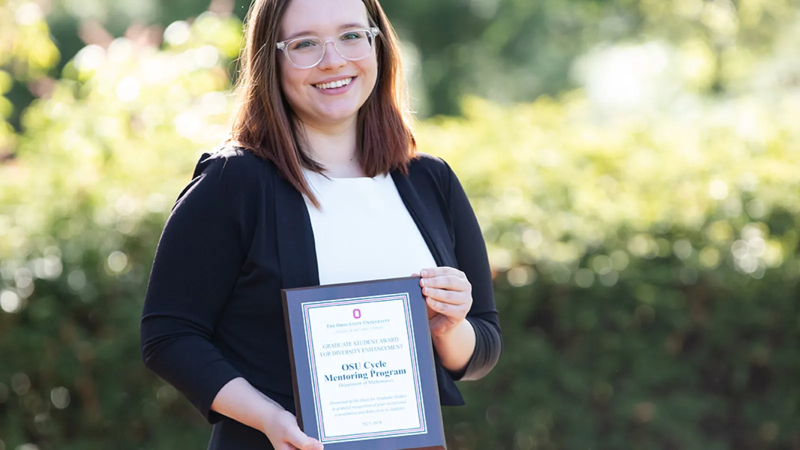 Kacey Aurum holding award