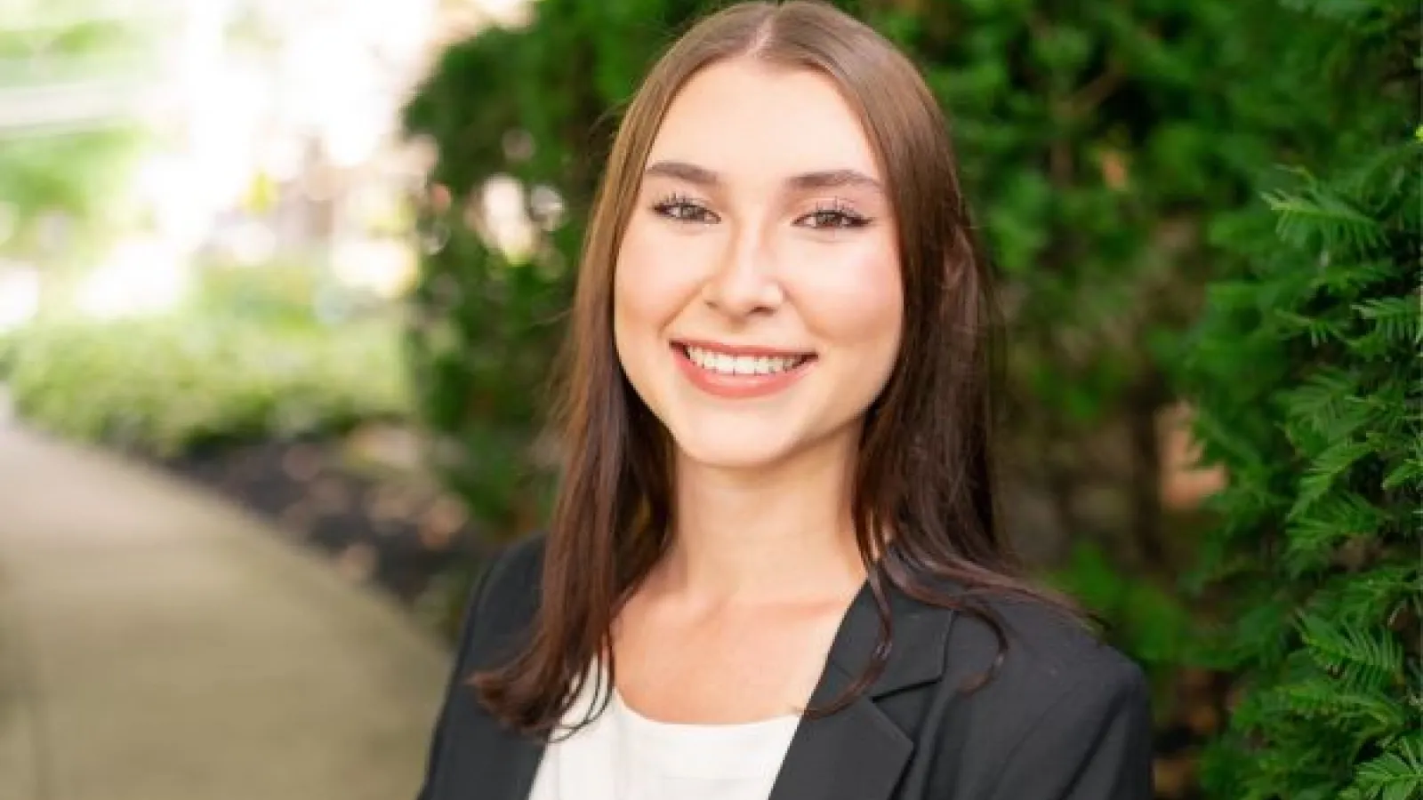 Erin Moffitt Headshot