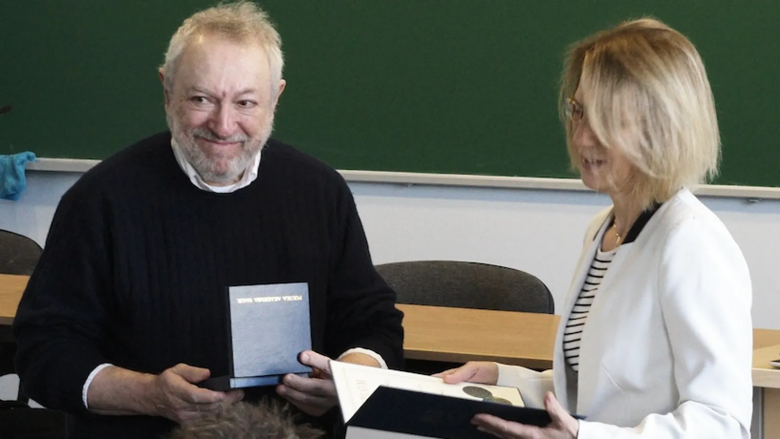 Dr. Bergelson receiving medal